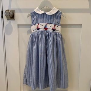 Smocked boats Simi dress sz 4t blue seersucker. Peter Pan collar Worn twice!